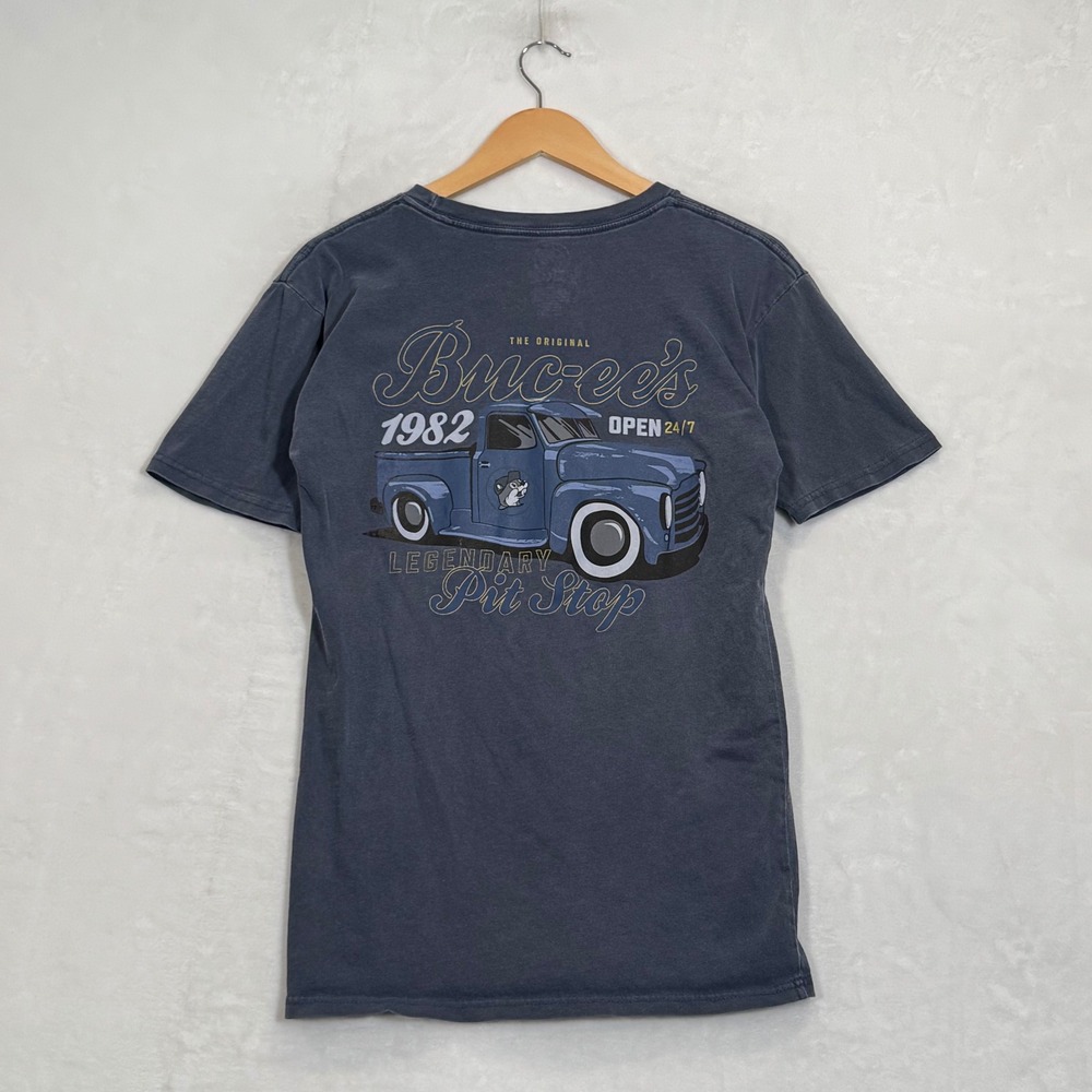 Buc-ee's Navy Blue Graphic T-Shirt Medium